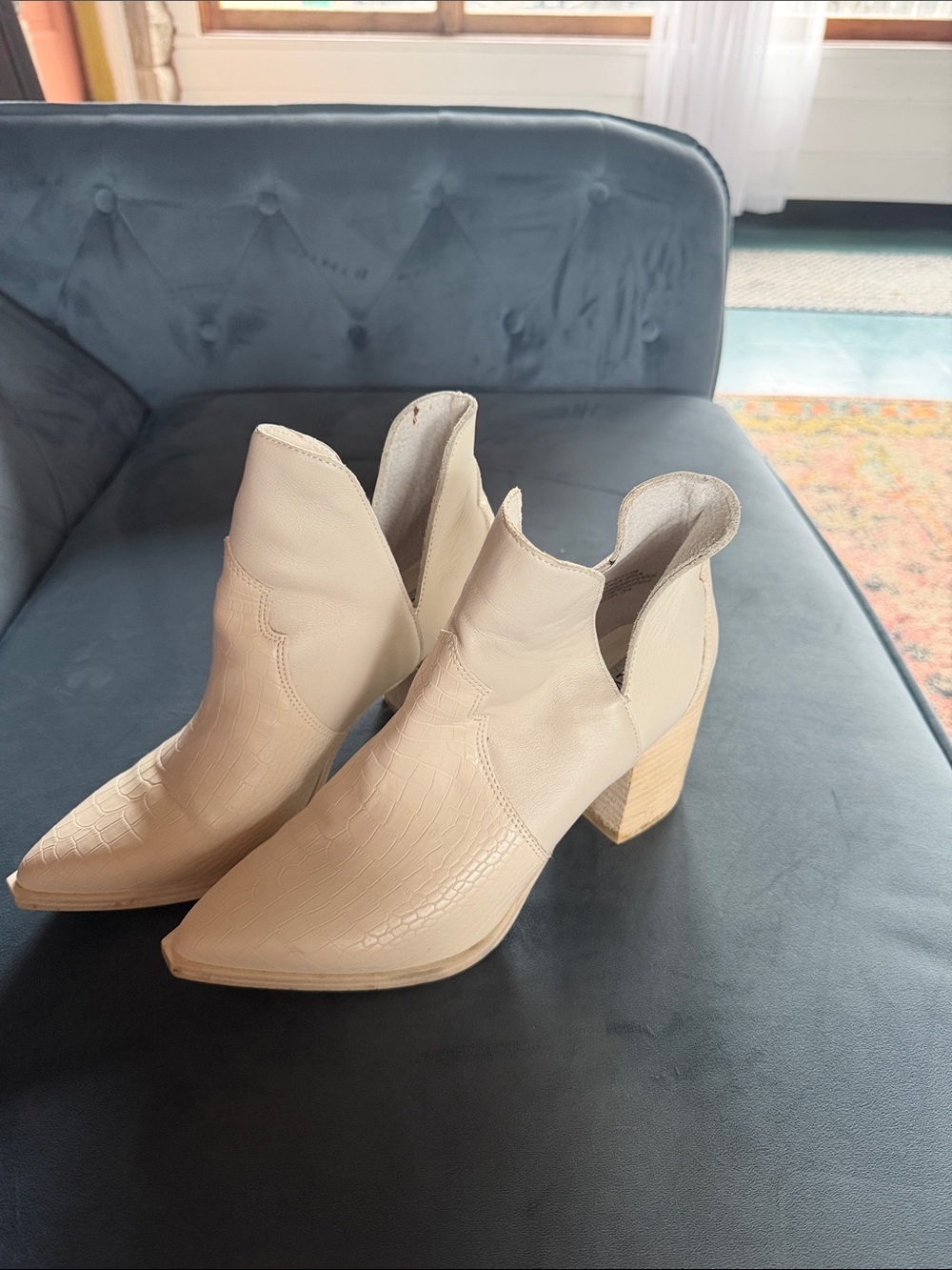 Steve Madden Cream Pointed Western Ankle Boots